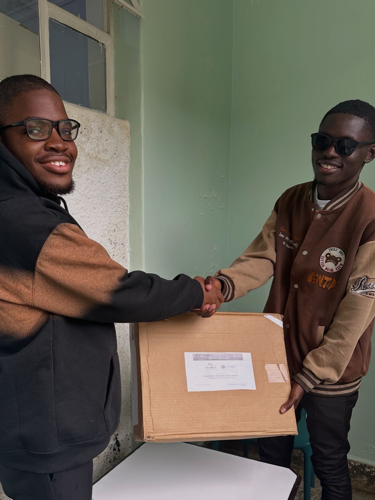 Read more about the article ETF: OPTOGLOBE Donates Trial Lens Case to Kaimosi Friends University Optometry Students